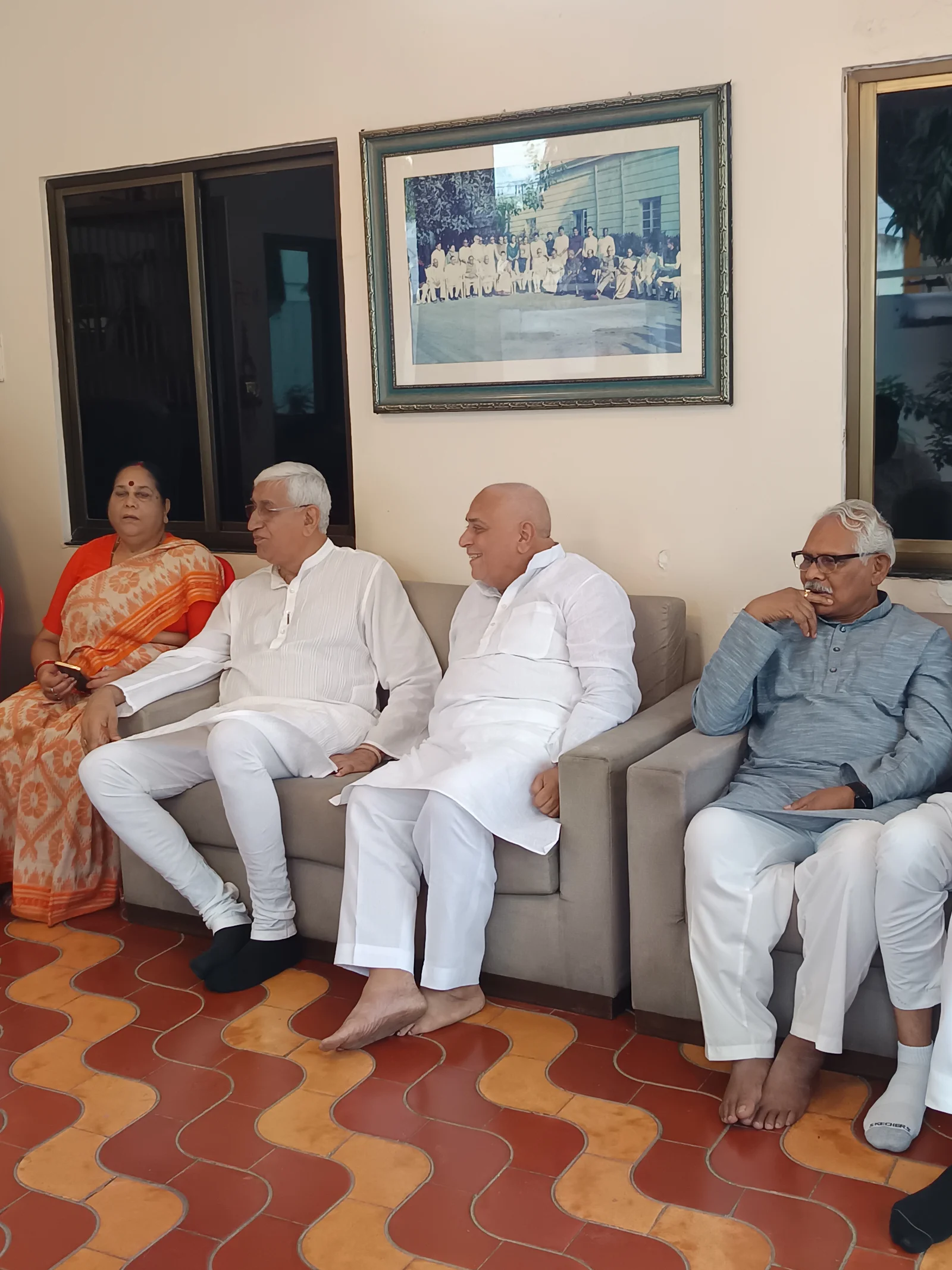 पूर्व उप मुख्यमंत्री टी.एस. सिंहदेव ने स्व. मोतीलाल वोरा की धर्मपत्नी को दी भावभीनी श्रद्धांजलि