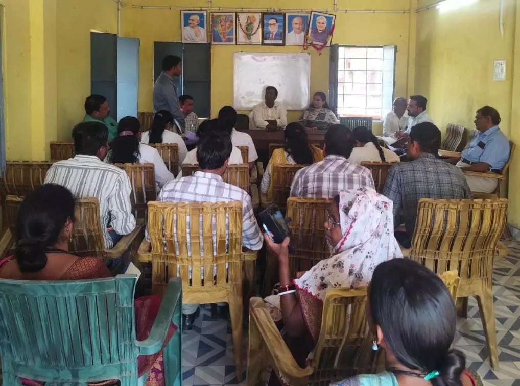 कलेक्टर डॉ. संजय कन्नौजे ने जल संगवारी अभियान की समीक्षा