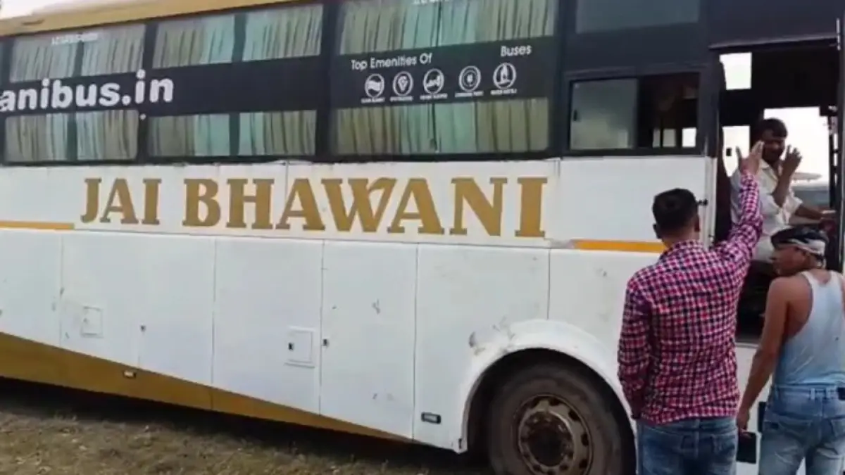 बस लूटकर फरार हुए बदमाश, सतना पुलिस की घेराबंदी देख वाहन छोड़ हुए फरार