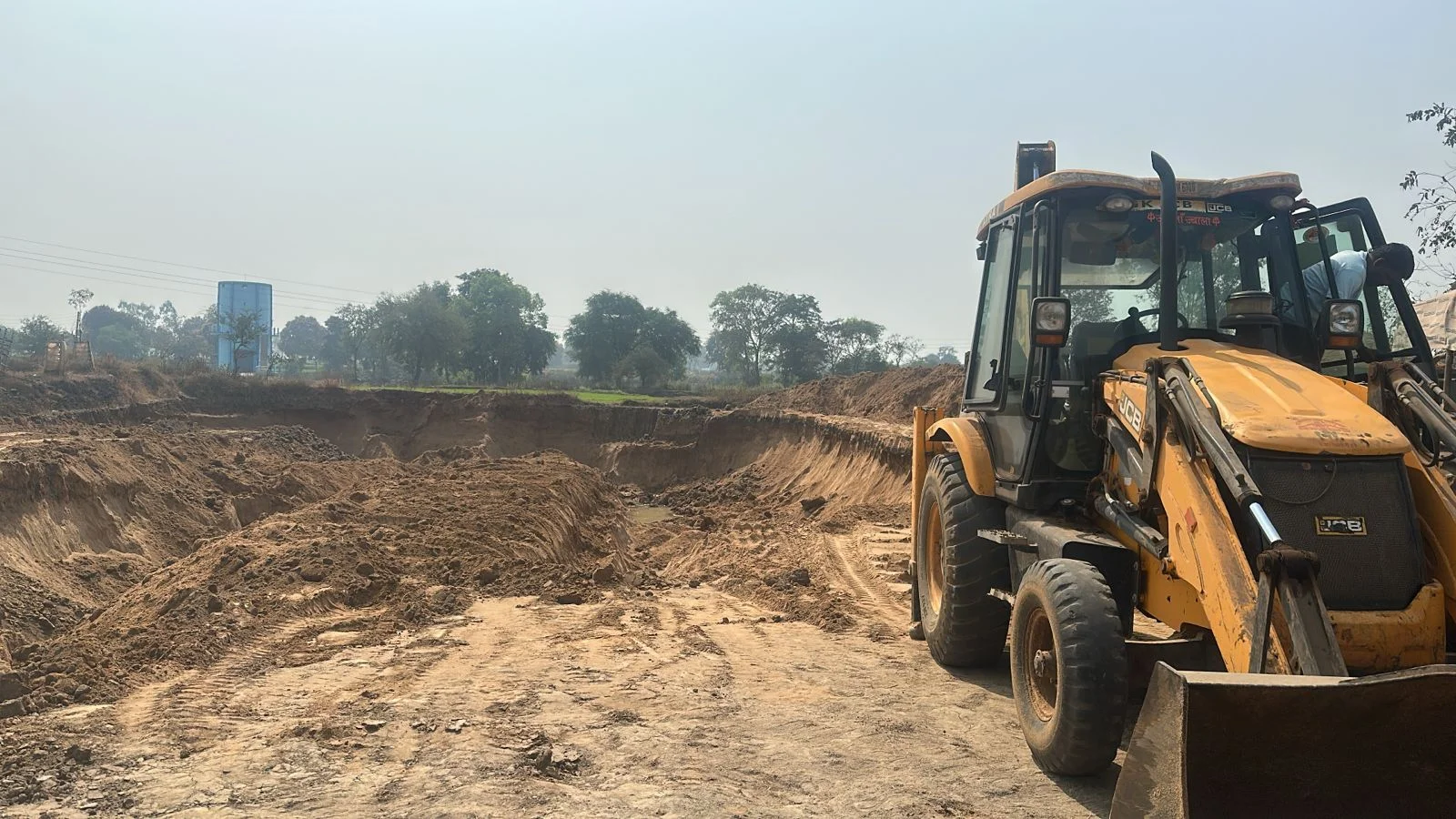 जिला प्रशासन द्वारा अवैध उत्खनन पर बड़ी कार्रवाई