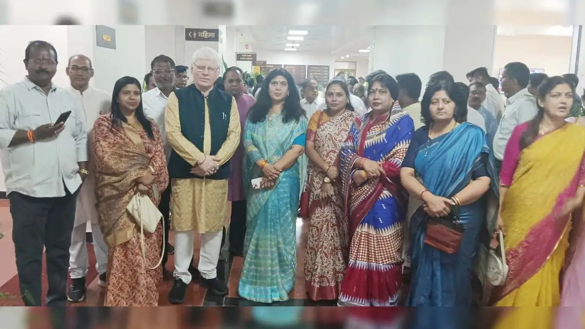 लक्ष्मी वर्मा से मिलीं दीपिका शोरी : राज्यसभा प्रत्याशी बनाने पर कहा- छत्तीसगढ़ की महिलाओं को मिलेगा आत्मविश्वास