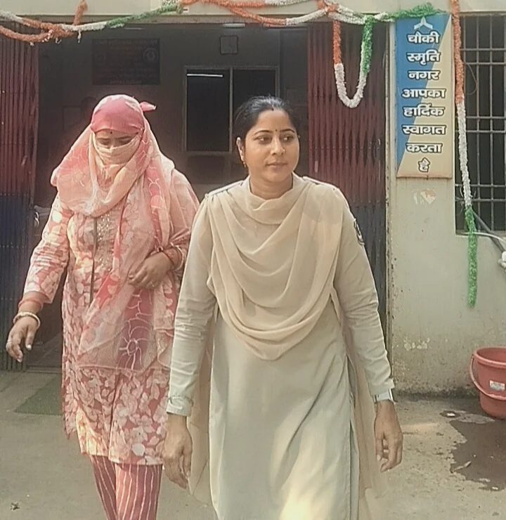 आत्महत्या के लिए प्रताड़ित करने के मामले में फरार आरोपिया गिरफ्तार