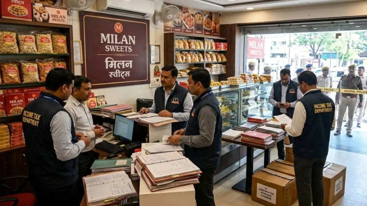 मिलन स्वीट्स पर IT का छापा, अनियमितता की शिकायतों के बाद कार्रवाई
