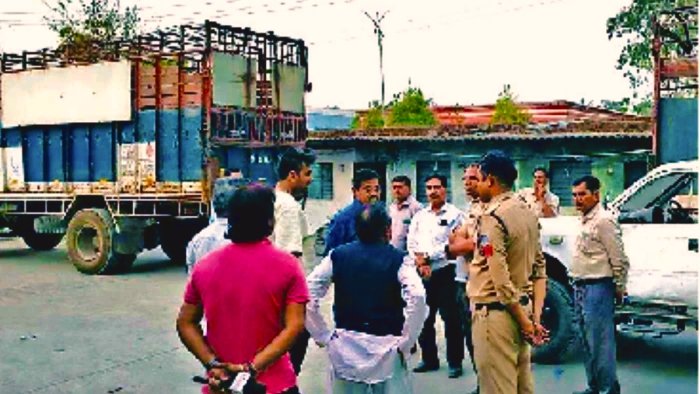 मंडीदीप में एलपीजी एजेंसी पर प्रशासन का छापा, 200 से अधिक सिलेंडर जब्त