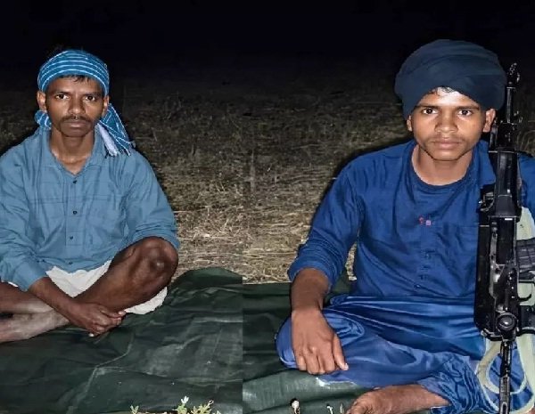 दो और नक्सलियों ने किया सरेंडर