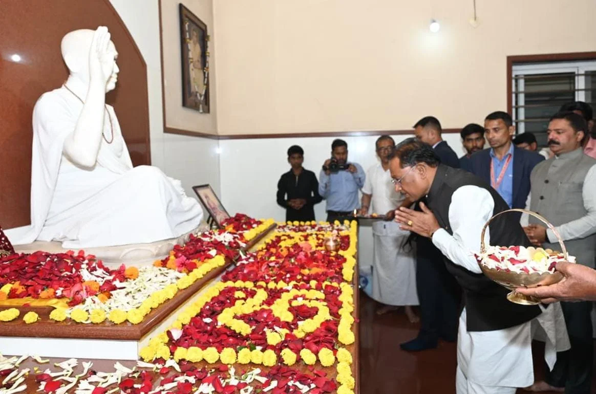 आध्यात्मिक मूल्यों एवं संस्कारों की पाठशाला है अघोर गुरु पीठ बनोरा : मुख्यमंत्री विष्णुदेव साय आध्यात्मिक मूल्यों एवं संस्कारों की पाठशाला है अघोर गुरु पीठ बनोरा : मुख्यमंत्री विष्णुदेव साय