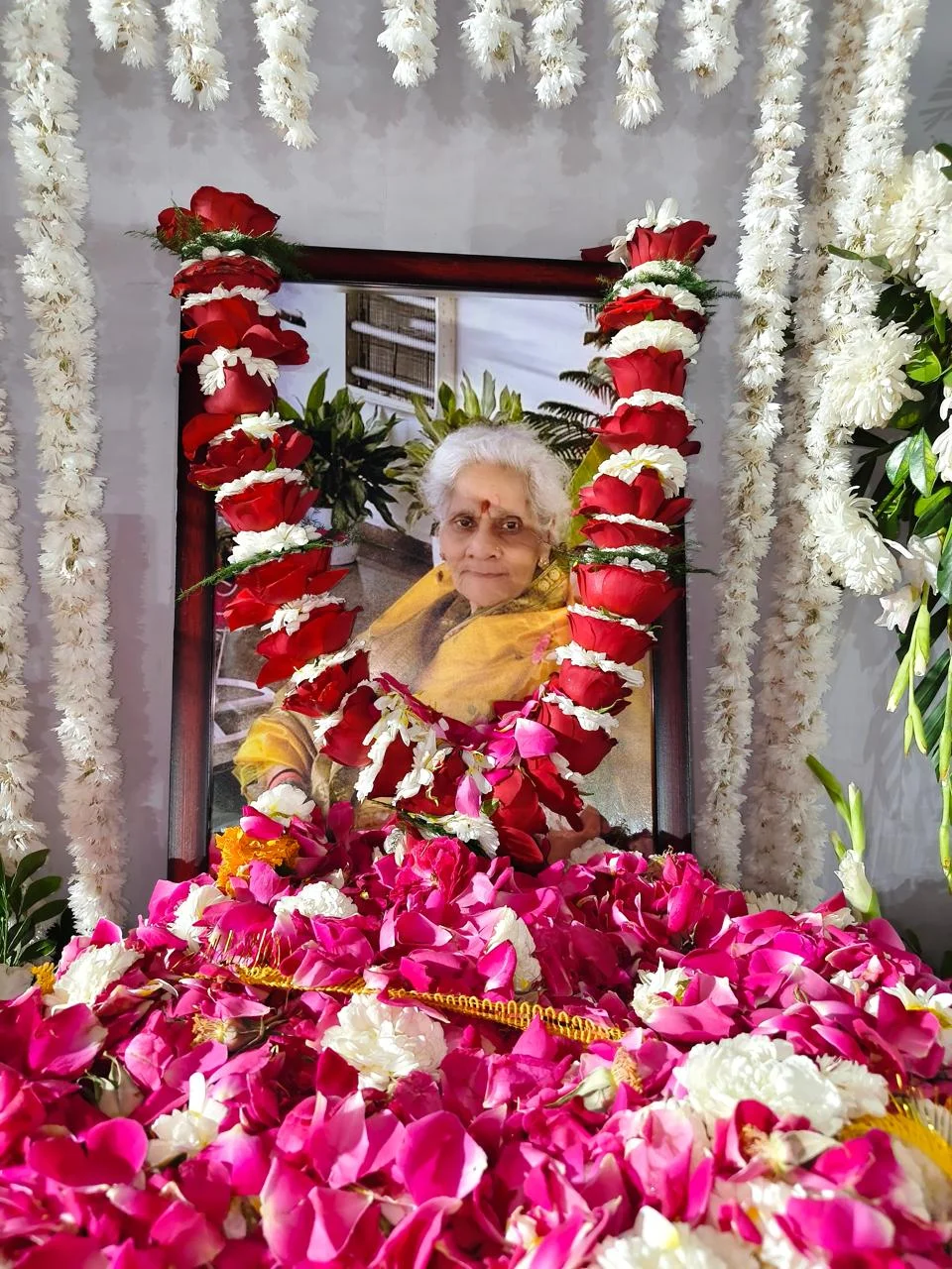 स्वर्गीया श्रीमती कुसुम सिन्हा की शोक सभा में शामिल हुए मुख्यमंत्री, मंत्री एवं न्यायाधीशगण..