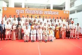 2047 के विकसित भारत के लिए विधानसभा अध्यक्ष नरेंद्र सिंह तोमर ने युवा विधायकों के दिलवाए 5 संकल्प