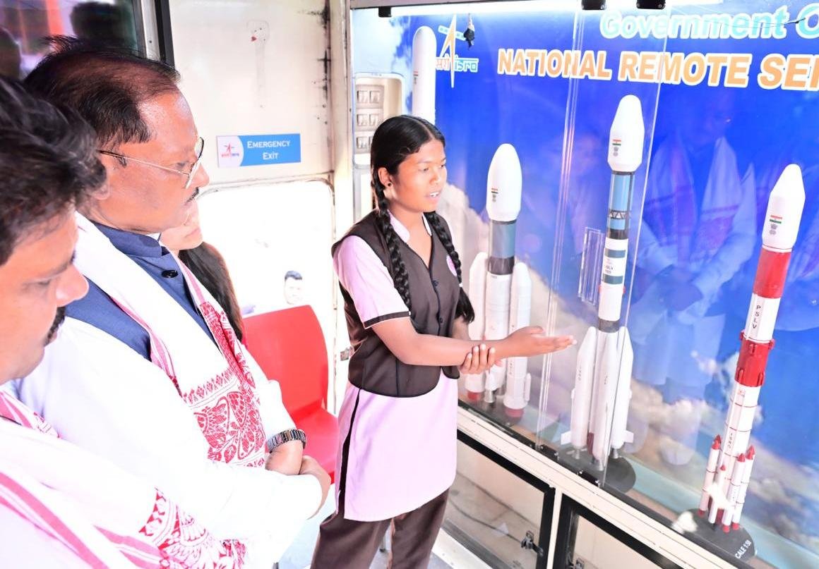 Space on Wheels” turns into a mobile learning hub for space science for children in Jashpur