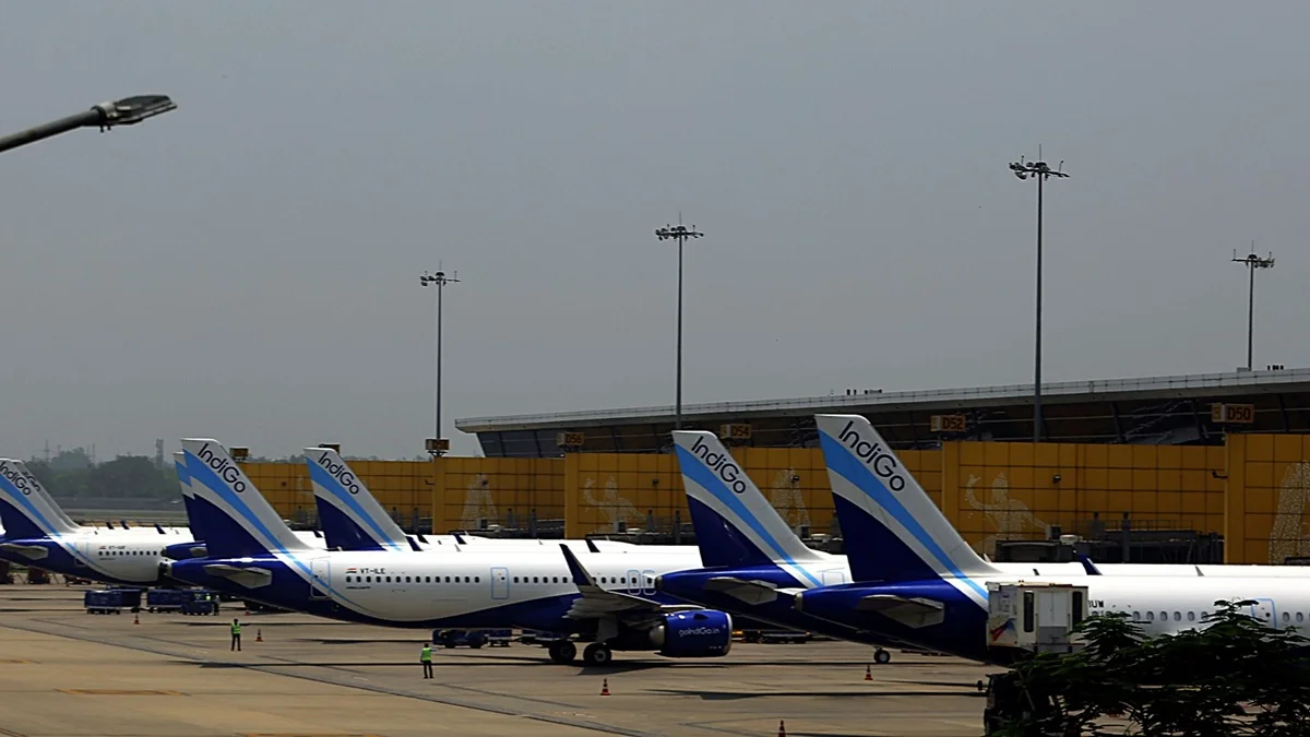 उड़ान से पहले ही खतरा, टकराए विमानों के पंख