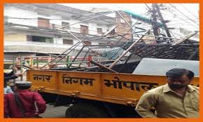 भोपाल निगम अमले ने शहर के विभिन्न क्षेत्रों से हटाये अतिक्रमण
