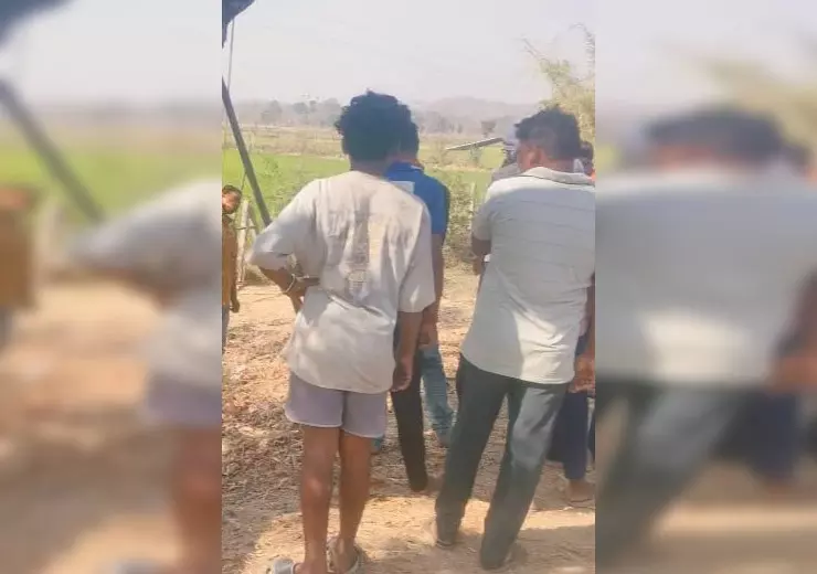 पेड़ से लटका मिला सेना के जवान का शव, जांच में जुटी पुलिस