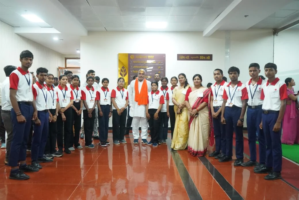 दुर्ग ग्रामीण क्षेत्र के स्कूली बच्चों ने देखी छत्तीसगढ़ विधानसभा की कार्यवाही