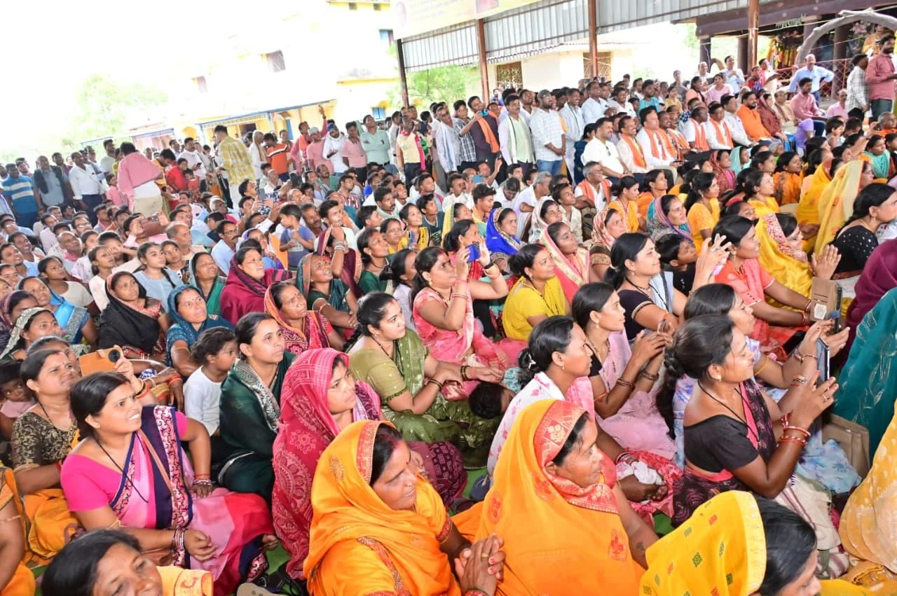 जनचौपाल में मुख्यमंत्री ने सुनी जनता की बात, विकास कार्यों की दी सौगात जनचौपाल में मुख्यमंत्री ने सुनी जनता की बात, विकास कार्यों की दी सौगात