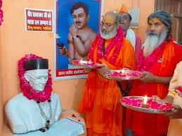 ग्वालियर में यति नरसिंहानंद बोले- गांधी समाज के लिए जहर:गोडसे ने हत्या नहीं वध किया; बीजेपी ने सावरकर के विचारों से दूरी बनाकर गद्दारी की