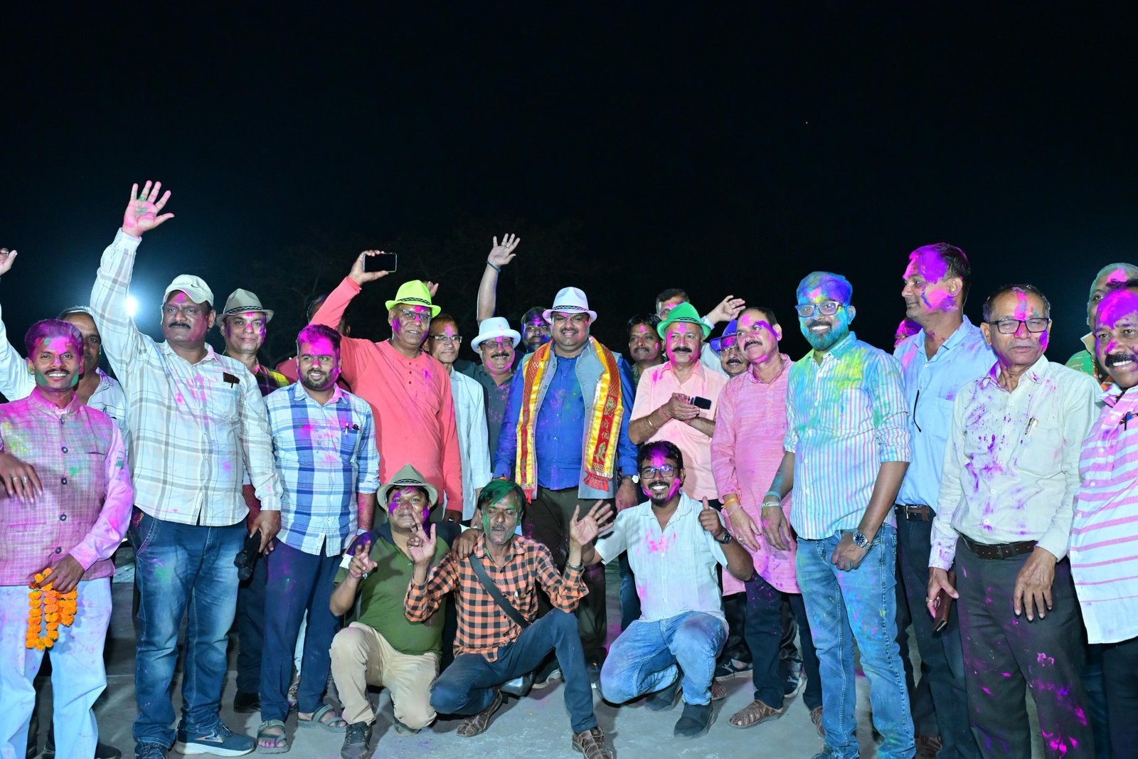 गजेन्द्र यादव ने फाग गीत गाकर जमाया रंग  दुर्ग प्रेस क्लब के होली मिलन समारोह में शामिल हुए जनप्रतिनिधि, समाजसेवी व व्यापारी