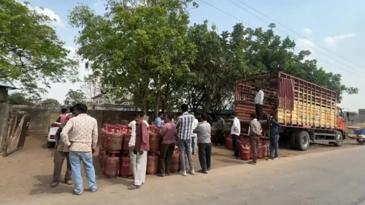 भोपाल में गैस सिलेंडर घोटाला: 13 घंटे में 20KM का सफर, बिना सील तोड़े 40 सिलेंडर से गैस गायब