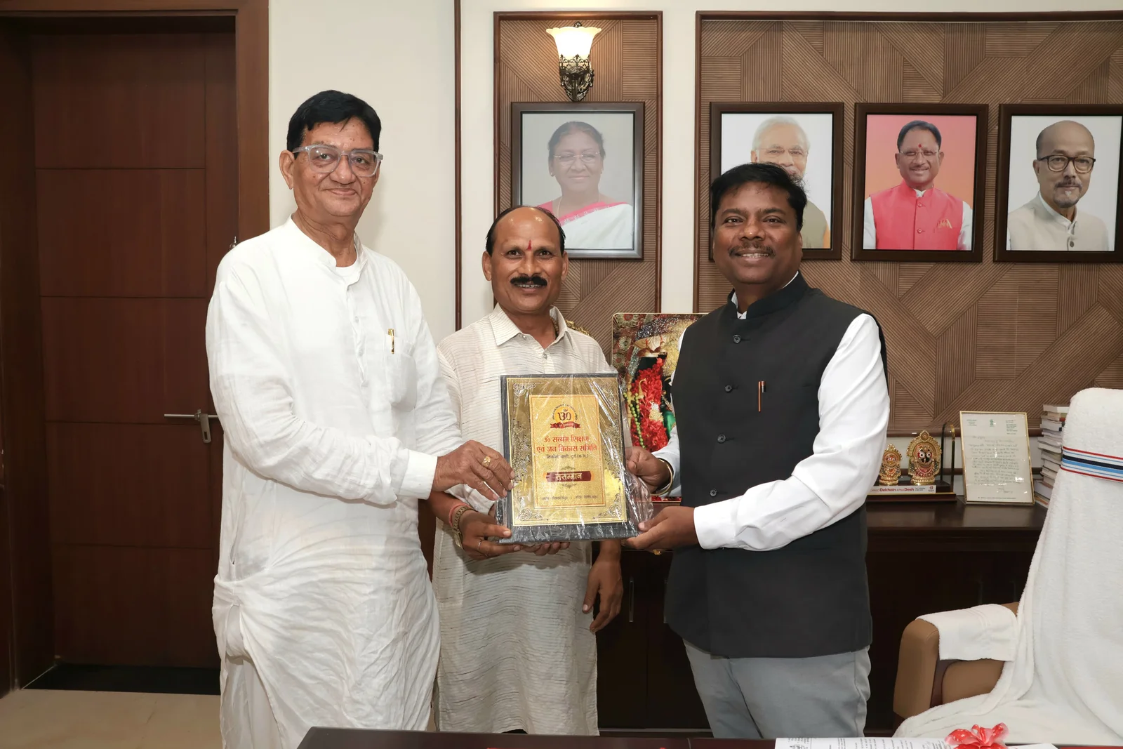 ओम सत्यम शिक्षण एवं जन विकास समिति ने वन मंत्री का किया सम्मान, पर्यावरण संरक्षण में योगदान को सराहा ओम सत्यम शिक्षण एवं जन विकास समिति ने वन मंत्री का किया सम्मान, पर्यावरण संरक्षण में योगदान को सराहा