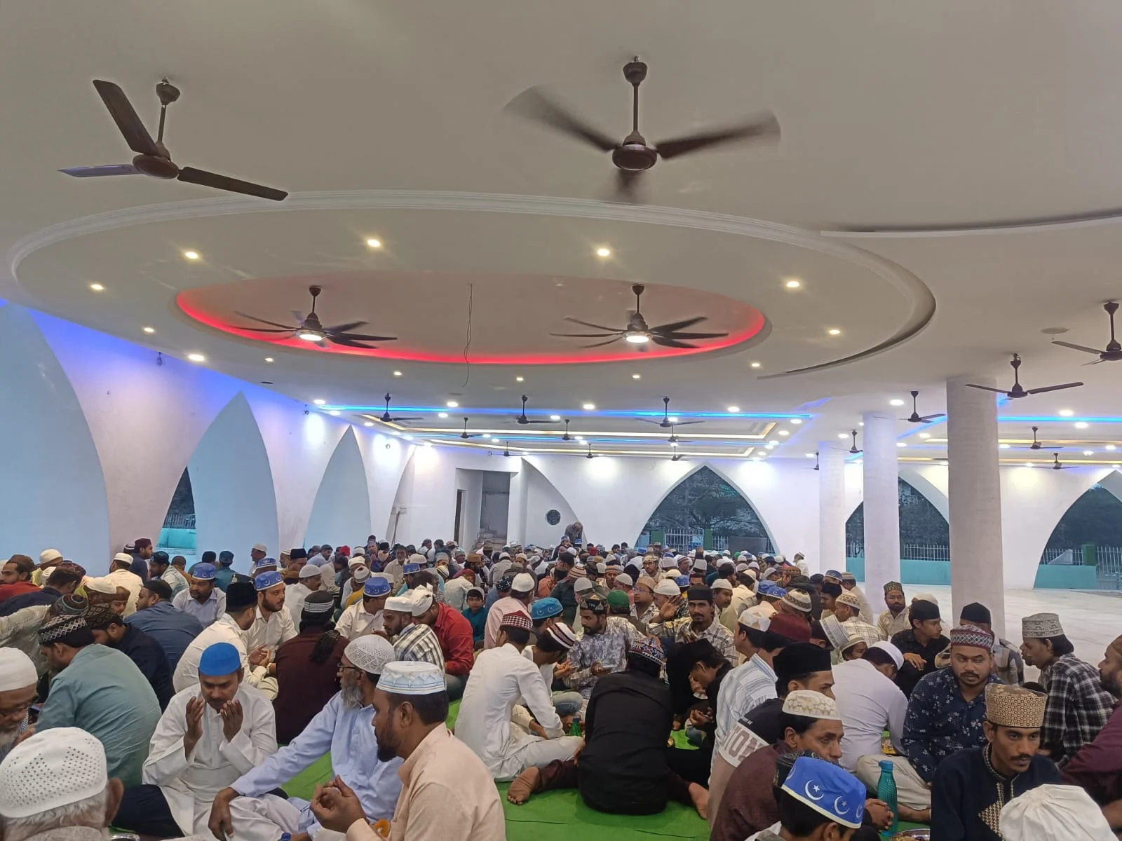 माहे रमजान के दिन-रात बीत रहे खास इबादत में