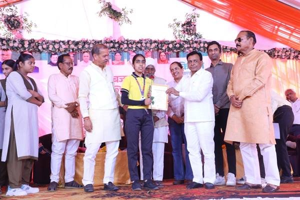 कृषि बजट में 90 हजार करोड़ का प्रावधान, किसानों के कल्याण के लिए समर्पित है सरकार: उप मुख्यमंत्री देवड़ा