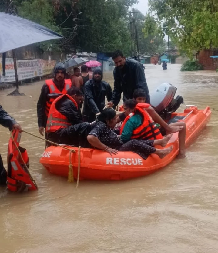 भारी बारिश के मद्देनजर जिला प्रशासन अलर्ट, कलेक्टर ने दिए राहत एवं बचाव के निर्देश