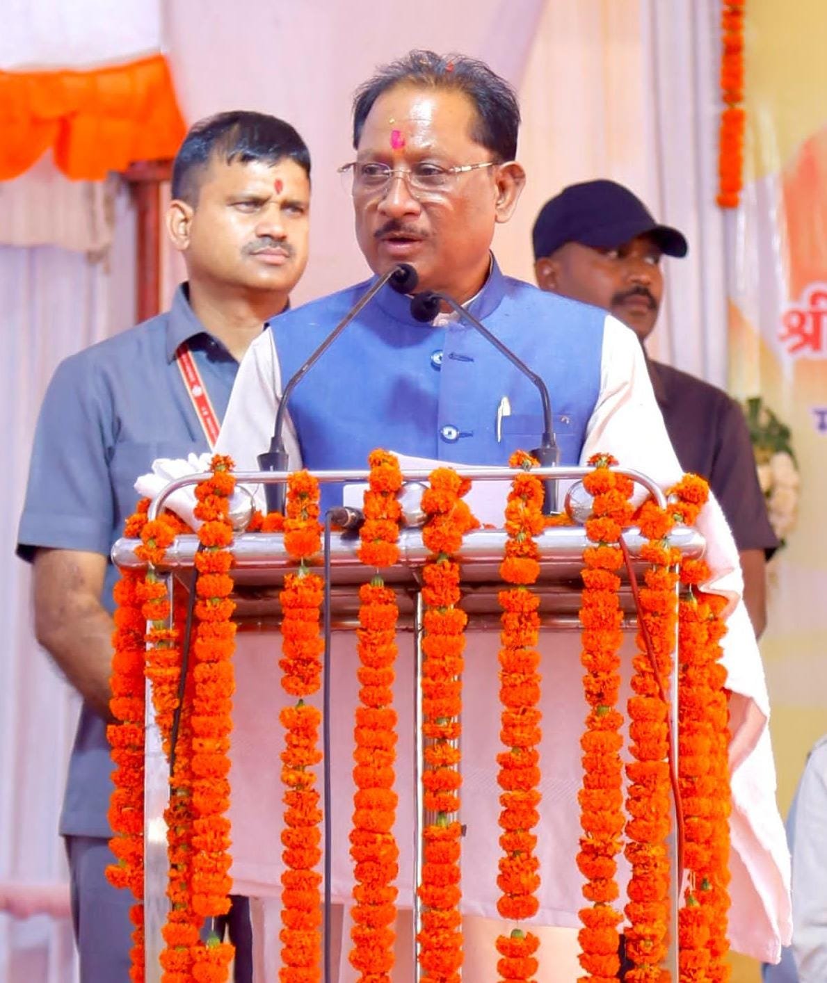 विष्णुदेव साय ने बड़ादेव की पूजा कर प्रदेशवासियों की सुख-समृद्धि की कामना की