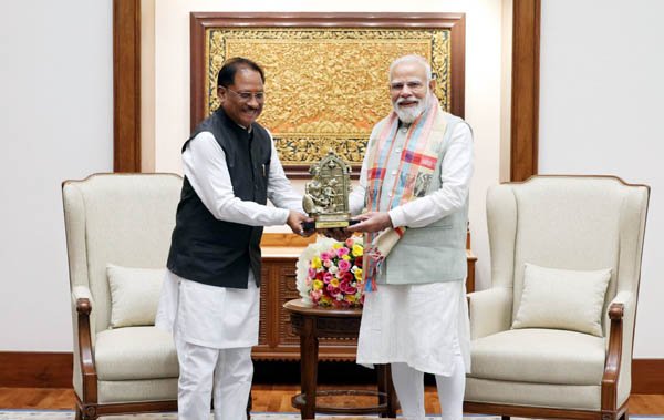 प्रधानमंत्री से मिलकर मुख्यमंत्री विष्णुदेव साय ने विकास के रोड मैप सहित नक्सलमुक्त अभियान को लेकर की चर्चा