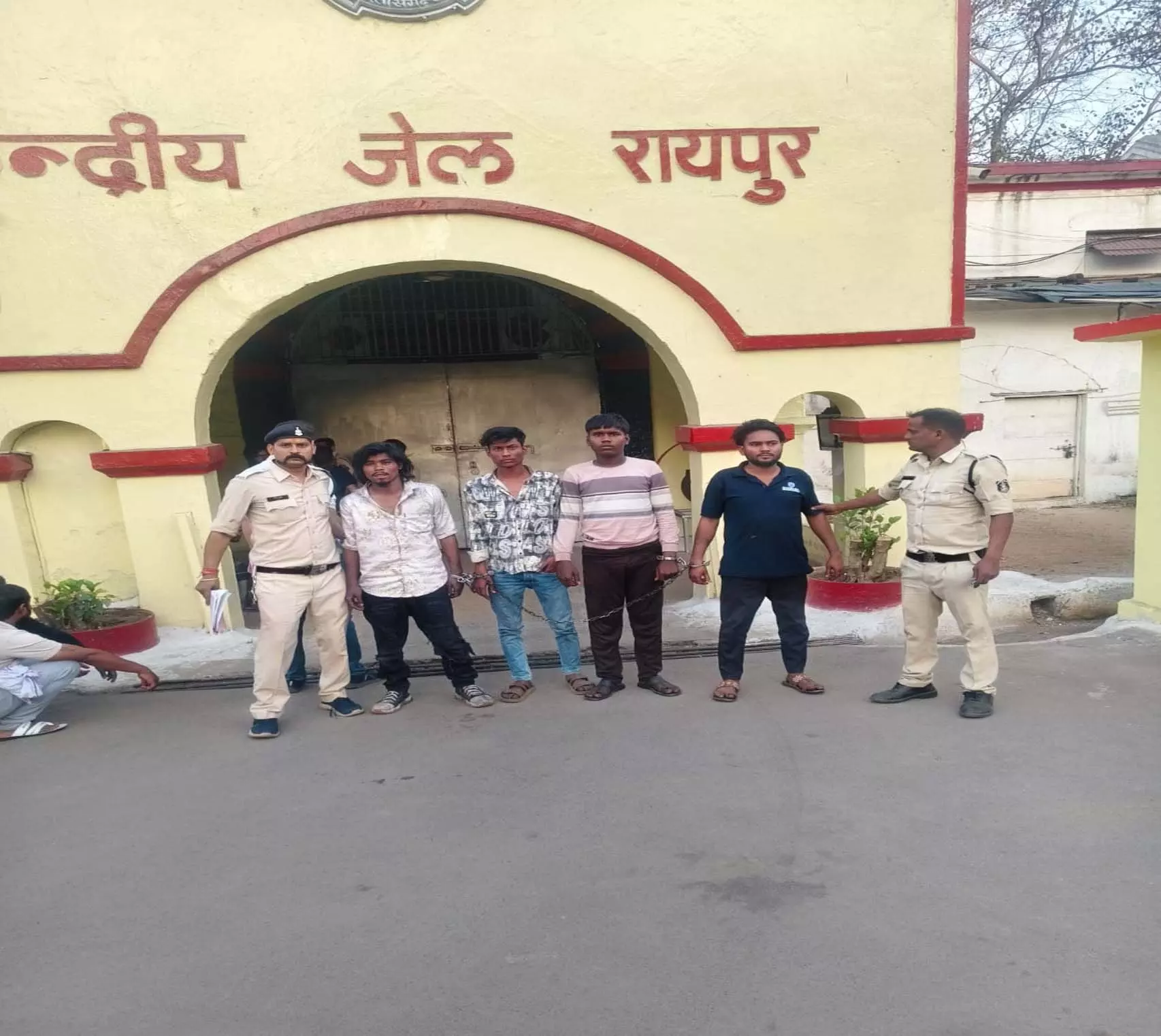 होली के त्योहार के दौरान नाचने को लेकर हुए मामूली विवाद ने लिया हिंसक रूप