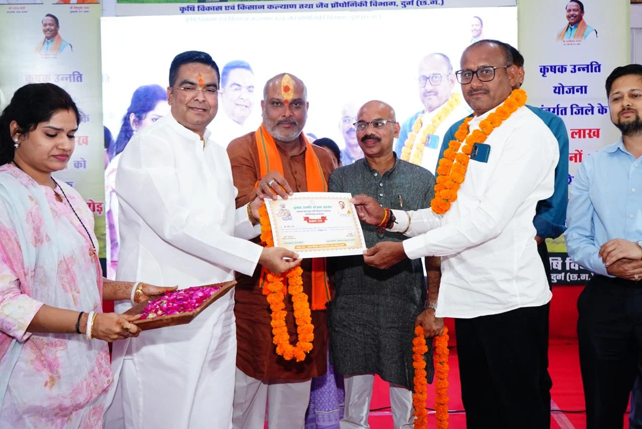 कृषक उन्नति योजना के तहत जिले के 1,06,830 कृषकों को 407.89 करोड़ रुपये अंतरित, विकासखण्डों में हुआ सीधा प्रसारण