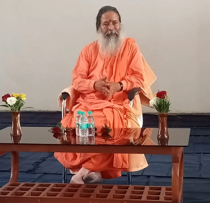 एसटीएफ मुख्यालय में गूंजे ‘भारत माता की जय’ के नारे, स्वामी परमहंस प्रज्ञानंद महाराज ने जवानों में भरा राष्ट्रभक्ति का जोश