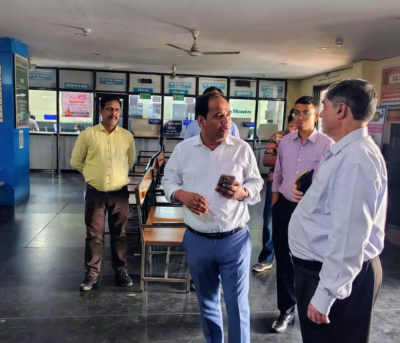 कलेक्टर का जिला चिकित्सालय में औचक निरीक्षण, हीटवेव से निपटने की तैयारियों का लिया जायजा