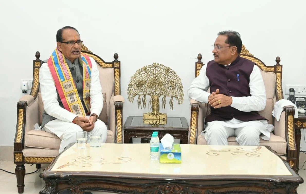 मुख्यमंत्री विष्णुदेव साय से केंद्रीय कृषि मंत्री शिवराज सिंह चौहान ने की सौजन्य मुलाकात