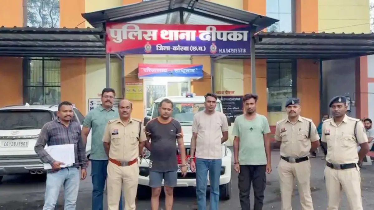 कोरबा में डीजल माफियाओं पर कार्रवाई : मिलीभगत के आरोप में 4 पुलिसकर्मी सस्पेंड, पुलिस विभाग पर उठे बड़े सवाल कोरबा में डीजल माफियाओं पर कार्रवाई : मिलीभगत के आरोप में 4 पुलिसकर्मी सस्पेंड, पुलिस विभाग पर उठे बड़े सवाल