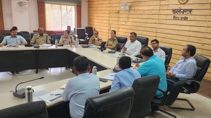 इंदौर में बेसमेंट की पार्किंग खाली करवाएंगे नगर निगम और पुलिस, चार जोन में होंगे ई-रिक्शा के रजिस्ट्रेशन