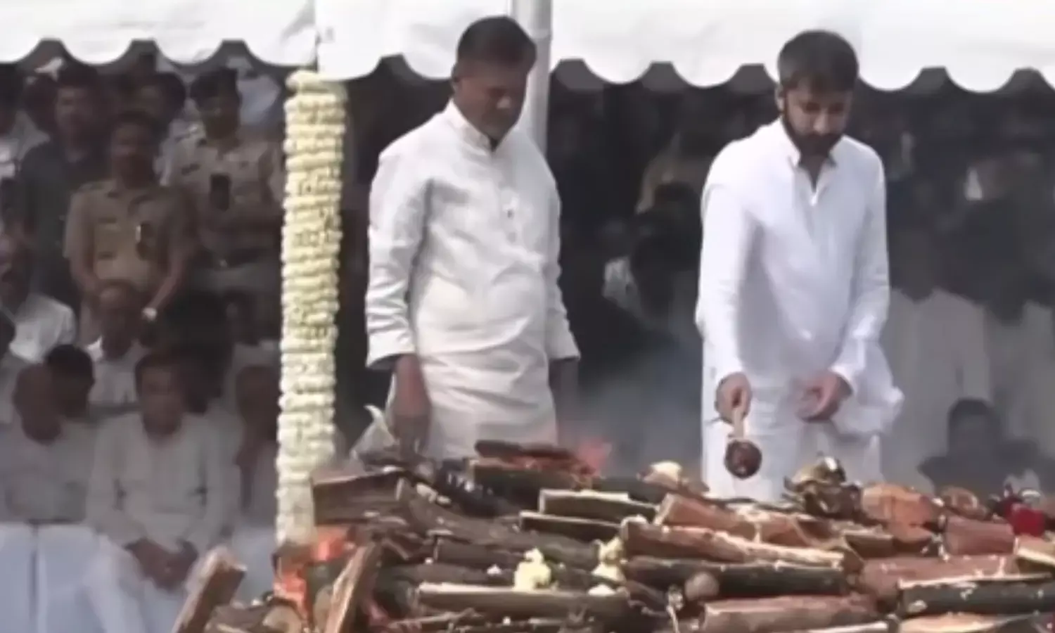 अजित पवार पंचतत्व में विलीन, अजित पवार पंचतत्व में विलीन,