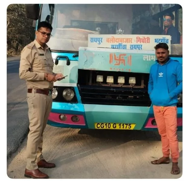 यात्रियों की सुरक्षा को लेकर रायपुर परिवहन विभाग उड़न दस्ता की बड़ी कार्यवाही यात्रियों की सुरक्षा को लेकर रायपुर परिवहन विभाग उड़न दस्ता की बड़ी कार्यवाही