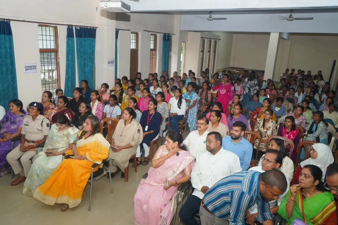 डॉ. वामन वासुदेव पाटणकर कन्या महाविद्यालय में कैरियर काउंसलिंग व साइबर जागरूकता कार्यक्रम का हुआ आयोजन डॉ. वामन वासुदेव पाटणकर कन्या महाविद्यालय में कैरियर काउंसलिंग व साइबर जागरूकता कार्यक्रम का हुआ आयोजन