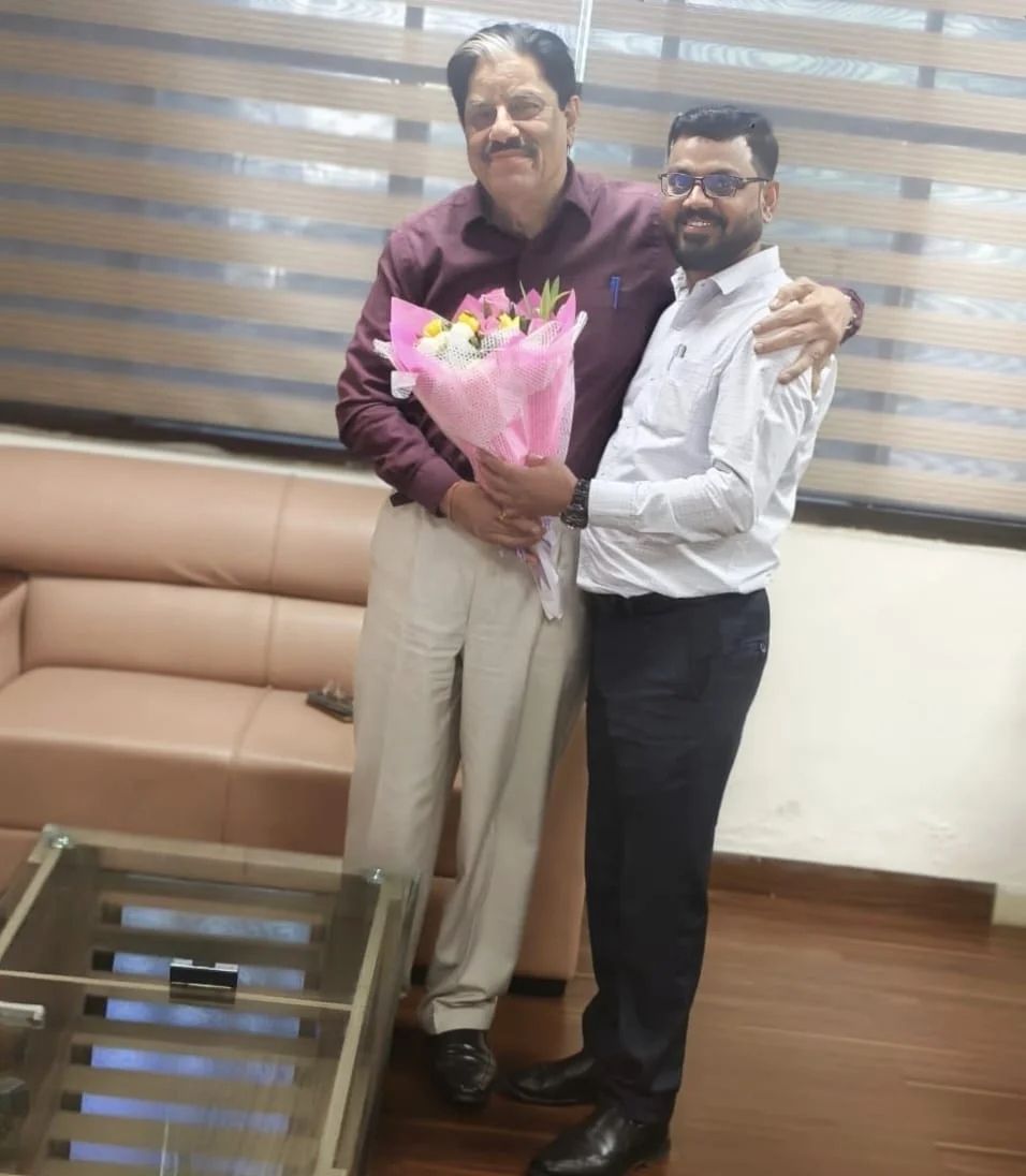 राज्य नीति आयोग के उपाध्यक्ष गणेश शंकर मिश्रा से मुख्यमंत्री के सलाहकार डॉ. धीरेंद्र तिवारी ने की सौजन्य भेंट