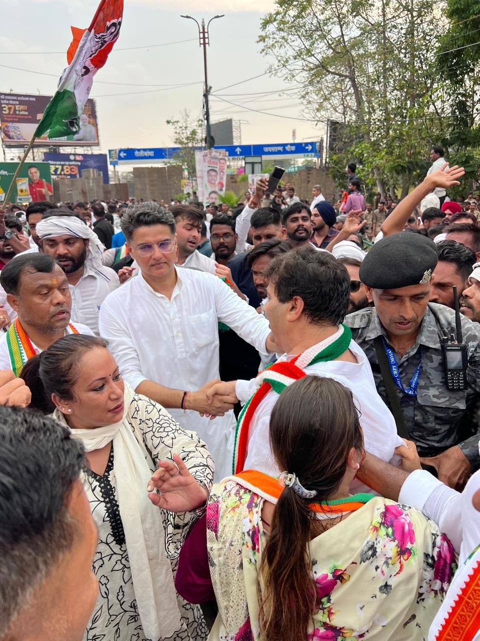 विधानसभा घेराव में कांग्रेस का शक्ति प्रदर्शन, दुर्ग से सैकड़ों कार्यकर्ता रायपुर पहुंचे