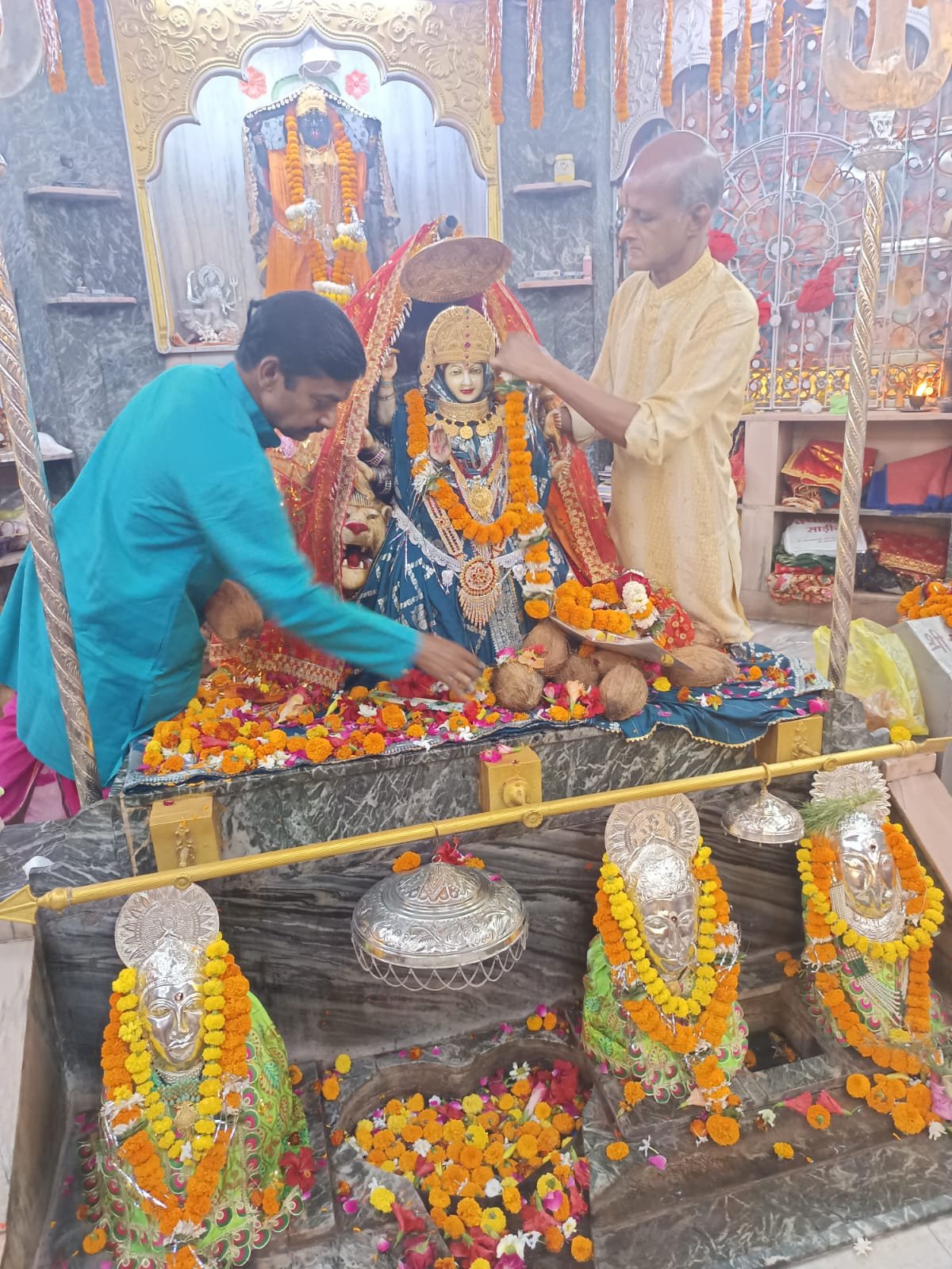 दुर्ग में चंडी देवी मंदिर में उमड़ा आस्था का सैलाब, भक्ति में डूबा शहर