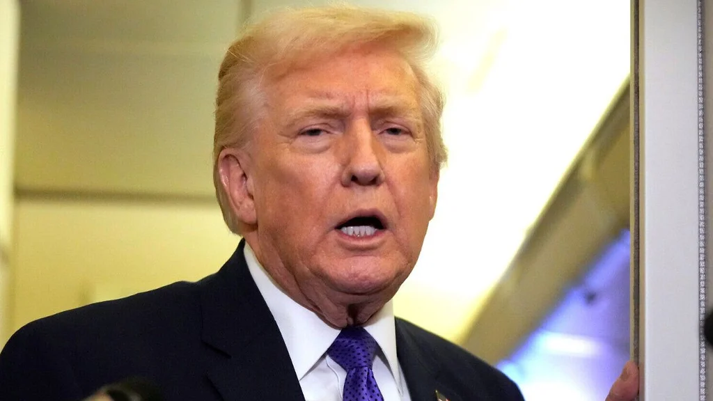 ईरान में सत्ता परिवर्तन ही बेहतर विकल्प’, राष्ट्रपति ट्रंप ने खामेनेई पर भी साधा निशाना ईरान में सत्ता परिवर्तन ही बेहतर विकल्प’, राष्ट्रपति ट्रंप ने खामेनेई पर भी साधा निशाना