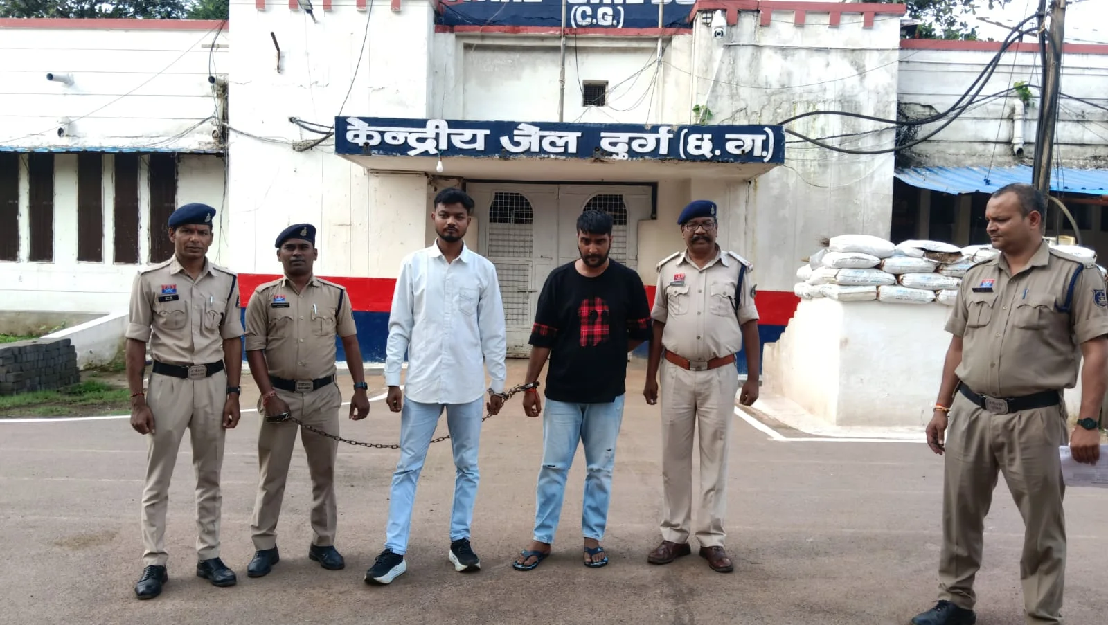 एनडीपीएस प्रकरण में दो आरोपी दोषसिद्ध, 15-15 वर्ष का सश्रम कारावास एनडीपीएस प्रकरण में दो आरोपी दोषसिद्ध, 15-15 वर्ष का सश्रम कारावास