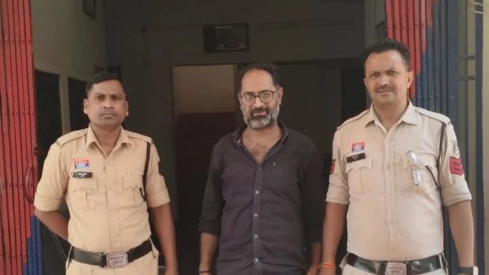 धमतरी में IPL सट्टे का भंडाफोड़, ऑनलाइन सट्टा खिलाते आरोपित गिरफ्तार; स्कूटी और मोबाइल जब्त