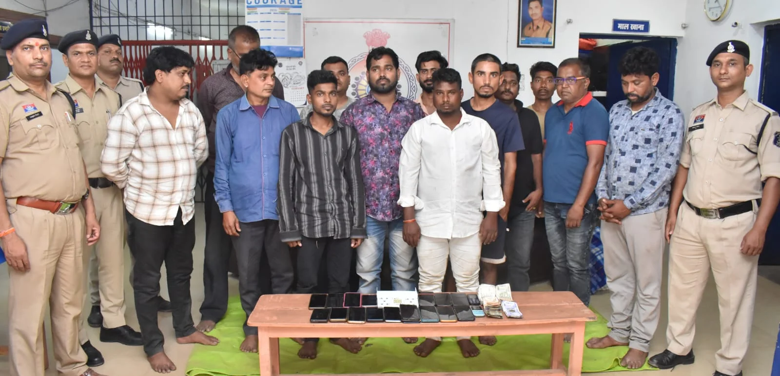 पंचशील नगर में जुआ फड़ पर पुलिस की रेड, 13 आरोपी गिरफ्तार, लगभग 3 लाख रुपये जब्त