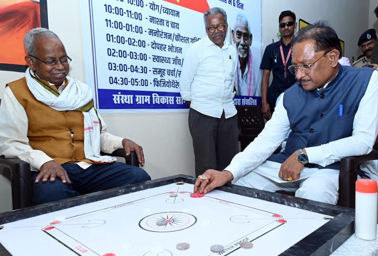 Chief Minister Shri Vishnu Deo Sai inaugurates “Siyan Gudi”: boosts morale of senior citizens by playing carom