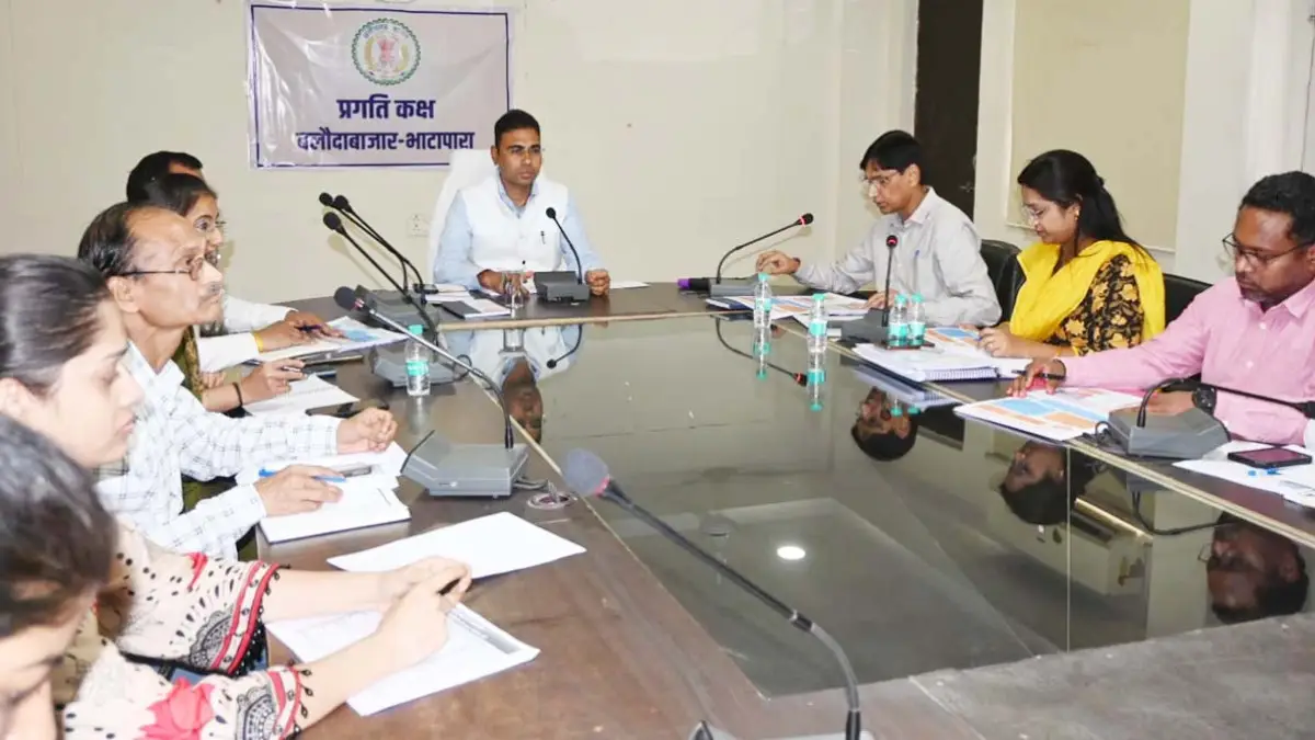 अस्पतालों को न बनाएं रिफरल सेंटर : कलेक्टर शर्मा ने कमजोर प्रदर्शन पर 3 बीएमओ को नोटिस जारी करने के दिए निर्देश