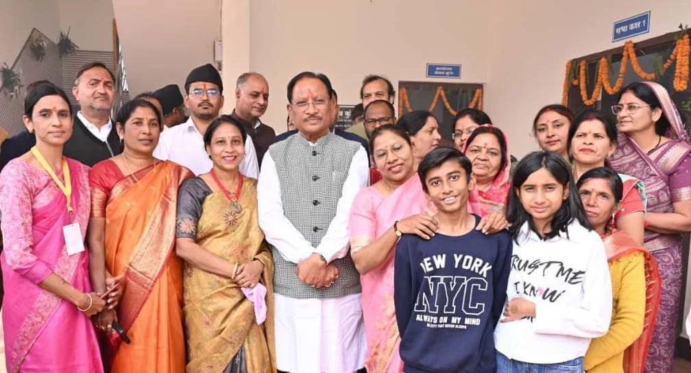 जशपुर जिले के बच्चे अब पढ़ेंगे स्मार्ट क्लास रूम में