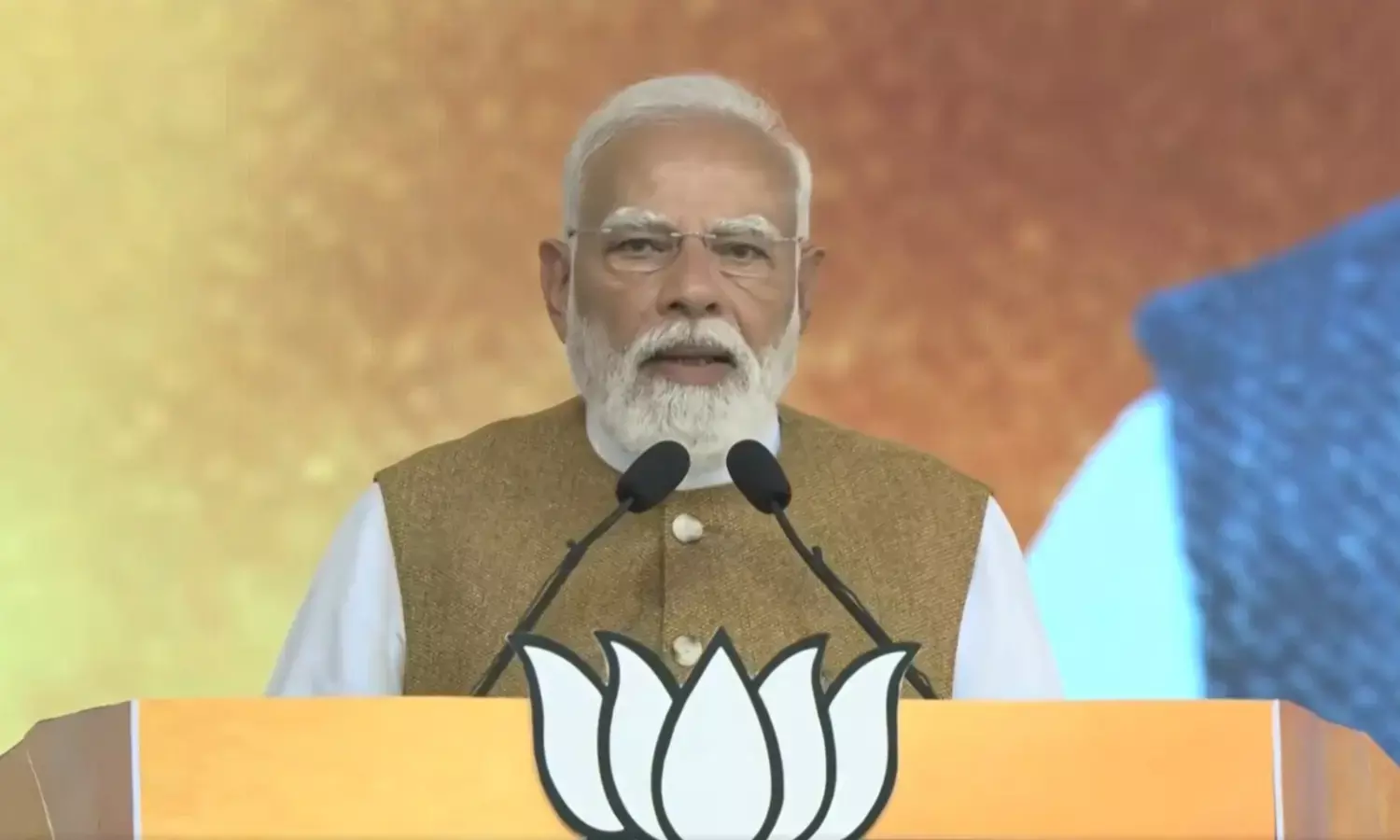 PM मोदी का केरल में संबोधन: तिरुवनंतपुरम से LDF-UDF पर हमला, भाजपा को बताया तीसरा विकल्प