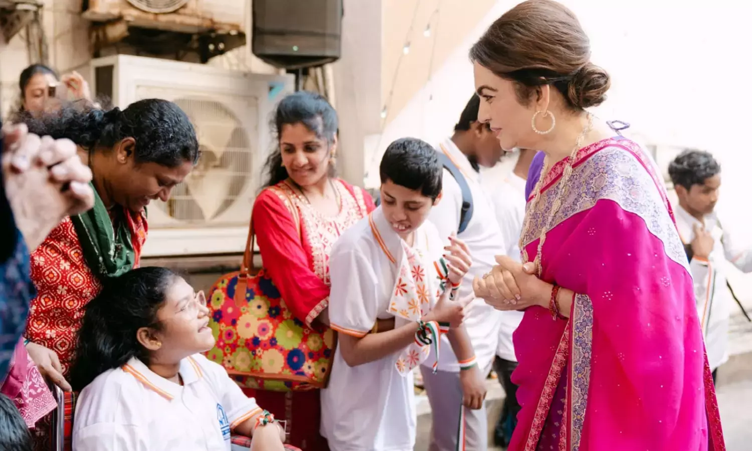 NAB के 75 साल पूरे: नीता अंबानी ने किया 5 करोड़ रुपए का ऐलान, दृष्टिबाधित समुदाय के साथ बिताए भावुक पल