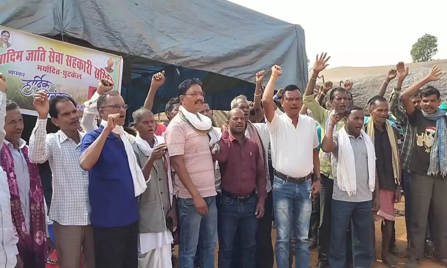 धान नहीं बेच पाए किसान हुए एकजुट